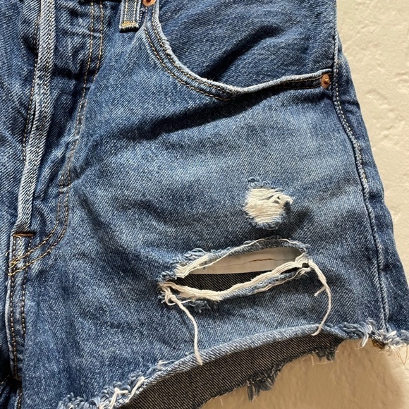 LEVI’S 501 Distressed Denim Shorts size 26 - Picture 5 of 6
